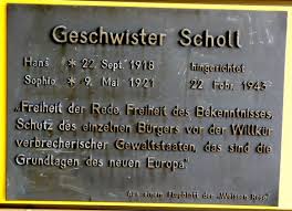 A) sophie und hans scholl, die heimlich flugblätter drucken, sind geschwister. Geschwister Scholl Geschwister Scholl Schule Bensheim