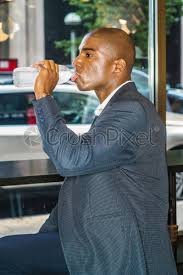 La nascita del cosiddetto stile afro negli stati uniti, abbiamo detto, è opera femminile: Giovane Affascinante Uomo D Affari Africano Con Capelli Corti Foto D Archivio Crushpixel