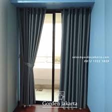Menempatkan tirai dengan model gorden rumah minimalis pada sebuah jendela harus terlihat cantik karena pengaruh konsep interior pada bagian ini sangat besar. Model Gorden Minimalis Apartemen Semi Blackout Minimalis Apartemen Jendela