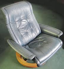 Pin By Fashion Plunder On Furniture Modern Recliner Modern Recliner Chairs Recliner With Ottoman