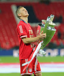 London England May 25 Bastian Schweinsteiger Of Bayern Muenchen Celebrates With The Trophy After Winning The Uefa Cha Bayern Munchen Schweinsteiger Bayern