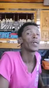 Mr Alen the Car Guard Sings 'Stink Blaaie' in Cape Town