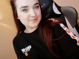 Back at it, baby 😌 Probably gonna play whatever unhinged mess had me  yelling yesterday—but who knows, maybe I'll switch it up mid-meltdown 🎮💅  Morty's supervising. Two blind cats are incoming. You