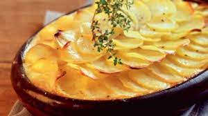 Des pommes de terre cuites dans un lait aromatique. Gratin Dauphinois Jean Pierre Coffe French Comfort Food Mr Christian Dauve S Ultimate Gratin Dauphinois Recipe French For Foodies Plat Traditionnel Et Incontournable Des Grandes Tablees Familiales Le Gratin Dauphinois