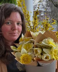 Love these lime green hellebores. 💚 #lovemyjob #freshflowers  #flowerarrangements #springflowers #theplantedarrow #pretty