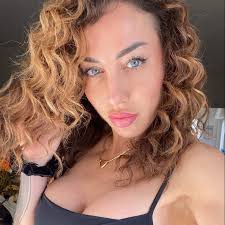 Non è solo il SESSO... certe volte la verà intimità in una coppia è stare  abbracciati sul divano, ridere e fare gli stupidi insieme, sostenersi nei  momenti difficili e godersi ogni istante.