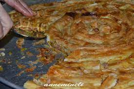 annemineli hazir yufkadan pirasali kiymali kol boregi gida yemek tarifleri yemek