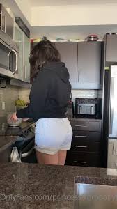 Princessfrombabylon Cocinando En Ropa Ajustada | PimpBunny