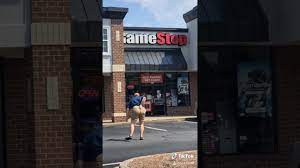 Tiktok This Is Me Running Into Gamestop To Give Birth Youtube Running
