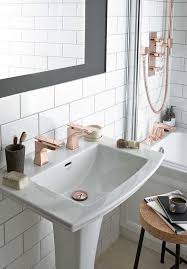 Voce Tambem Pode Investir Nas Torneiras E Protetor Do Ralo Gold Bathroom Decor Rose Gold Kitchen Gold Bathroom