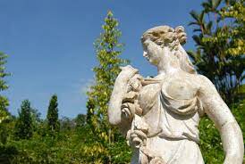 Fill a pump sprayer with clean water, and spray the water liberally onto the statue. Cleaning Garden Statuary Thriftyfun