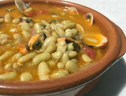 Cómo hacer fabes con almejas, receta tradicional asturiana con todas las fotos del paso a paso para que nos queden unas fabes más ricas que con la receta a continuación, incorporamos el vino blanco y cocinamos hasta que se evapore el alcohol. Receta Alubias Verdinas Con Almejas Y Mejillones