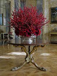Another Beauty Masses Of Ilex And Amaryllis In A Silver Tureen By Carolyn Roehm Christmas Floral Arrangements Christmas Flower Arrangements Christmas Floral