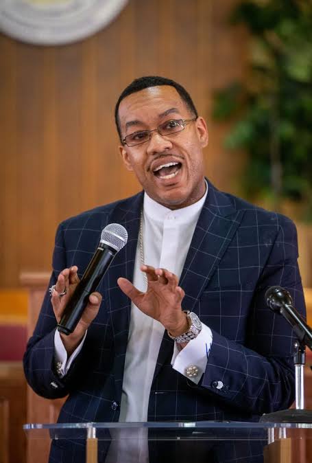 Des Moines minister who married teen congregant wins libel lawsuit