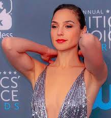 Biceps Galgadot Collection with 883 high quality pics. reddit