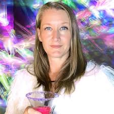 Susan Whigham's Instagram, Twitter & Facebook