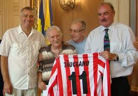 Arădenii au început să transfere, după ce au renunțat la 11 jucători liga 1 dinamo vrea să profite de exodul de la uta. Stele Care Mor Doi Mari JucÄƒtori Ai Echipei Uta S Au Stins In Ultimele 24 De Ore Special Arad Ultimele È™tiri Din Arad