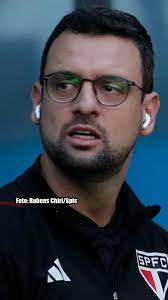 Novo estilo do Liziero Se jogasse Futebol o mesmo que cuida do visual era  um craque.