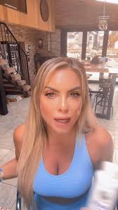 Heather Hults's Instagram, Twitter & Facebook