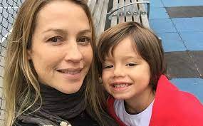 Luana piovani despontou na mídia trabalhando inicialmente como modelo em agências de são paulo. Filho De Luana Piovani E Barrado Em Festa De Escola E Ela Detona Preconceituosos Jornal Correio