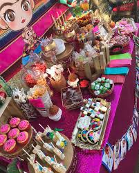 So In Love With This Table Mexicandesserttable Fridacookies Conchacookies Mex Mexican Birthday Parties Fiesta Birthday Party Mexican Dessert Table