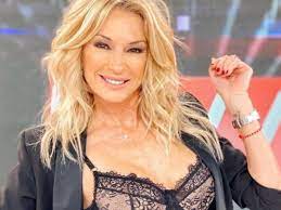 Yanina latorre (radio host) was born on the 24th of march, 1969. Yanina Latorre Confirmo Que Tiene Fecha De Regreso A Argentina Lpd