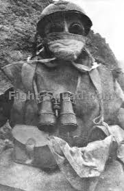 Gas masks were first made after the first deadly gas attack near ypres in belgium (april 22, 1915), some of the allies were dead because of the deadly chlorine gas launched by the germans. Ww1 World One Great War Photo Picture 1916 French Soldier Wearing Gas Mask 3946 Ebay