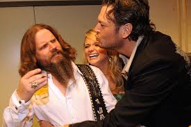 (and a few official updates from team bs, too. Caption This Picture Blake Shelton Puckers Up For Jamey Johnson