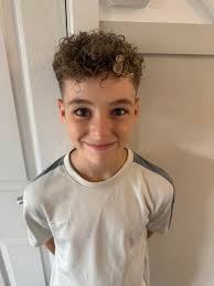 At around 9:40pm in front of the Bowling Green Pub London Road, me and my  friends witnessed a fox red labrador,ide estimate probably around 5 years  old??get ran over. The dog came