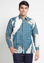 Tampil elegan dan gaul dengan trend fashion modern. 30 Model Baju Batik Pria Gaul Kombinasi Polos Modern