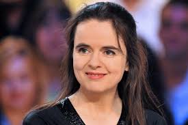 Fille du diplomate patrick nothomb, l'auteure passe les cinq premières années de son enfance au japon. Amelie Nothomb