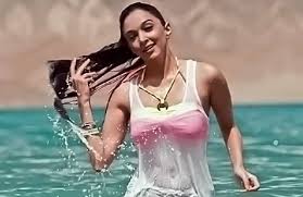 Kiara advani ретвитнул(а) siddharth kannan. Kiara Advani Aced Ghaziabdi Lingo For Indoo Ki Jawani This Is How She Did It Orissapost