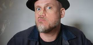 VIDEO. Plougrescant. Le rap musette de R-Wan fait le tour du monde