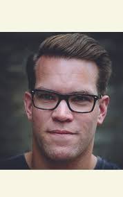 Ian Auld's Instagram, Twitter & Facebook