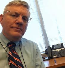 Jim Schlueter, generous donor and retired Boeing communicator, receives  2023 College of Media Distinguished Alumni Award