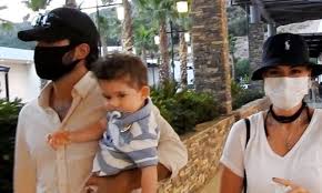 Fahriye evcen ve burak özçivit çifti 2 yıl önce dünyaevine girdi. Burak Ozcivit Ile Fahriye Evcen In Oglu Karan In Bodrum Tatili Suruyor Magazin Haberleri Sipsak Haberleri