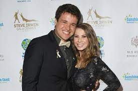 Bindi irwin es el mayor de los dos hijos del fallecido conservacionista y personalidad televisiva steve irwin y su esposa. Bindi Irwin Gewinner Des Tages Gala De