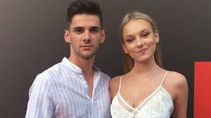 El trío se hizo muy famoso en la ficción por los diversos. Alvaro Rico Cumple 23 Anos Y Su Exenamorada Ester Exposito Le Dedica Mensaje La Republica