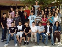 Pas de l'extérieur mais bien de l'intérieur, en plus du vandalisme et du pillage, le château a subit des modifications pour un projet de studios et. Photo De Classe La 3 3 De 2007 College Chateau De L Hers Copains D Avant