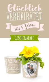 Zehn jahre sind vergangen, da ihr zum traualtar gegangen. 5 Hochzeitstag Wird Nach 1827 Tagen Seit Der Hochzeit Gefeiert Wenn Man Es Genau Nimmt Sind Es 43863 St Holzerne Hochzeit Hochzeitstag Geschenk Hochzeitstag