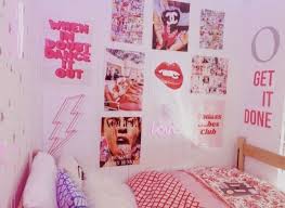 With so many different designs, colors and themes, it can be a challenge choosing the right room decor for your teen girl. Pinterest Ellacatherine1 Dorm Room Designs Preppy Room Dorm Room Decor
