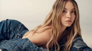 Nettet reagerer på nye bilder av Sydney Sweeney og Glen Powell