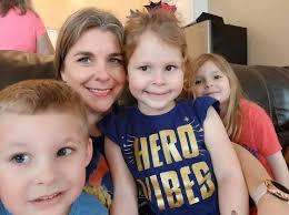 Congratulations to Confidence Elementary's Pre-K Teacher, Jeanette Mobley!  Ms. Mobley was awarded this gift basket from People's Federal Credit Union  in their "Outstanding Teacher" contest! 🎉👩‍🏫 #CESLeaders  #PositivelyPUTNAM #PutnamProud