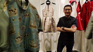 Pereka fesyen terkenal tanah air, rizman nordin menamatkan zaman bujangnya bersama pasangan, nurida suraya dalam sebuah. Icon Fashion Terkenal 15 Pereka Fashion Terkenal Malaysia
