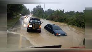 Arus sungai yang deras ini berlaku. Banjir Kelantan Tanah Merah Pula Dinaiki Air