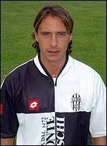 Enrico chiesa является отцом lorenzo chiesa (fiorentina under 17). Player Enrico Chiesa