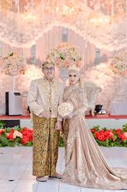 Wedding Jawa Hijab 37 Foto Pengantin Adat Jawa Muslimah Hijab Modern Temanggung Elisa Iqbal Foto Pengantin Pose Fotografi Perkawinan Gaya Pengantin