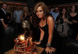 Heyy So It S My Birthday Today Remember Demi S Dance At Her 17th Party That I Always Wanted To Recreate At Mine It Di Demi Lovato Demi Lovato Pictures Demi