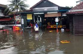 Nasi lemak panas suri and nasi lemak panas yatie. Flash Flood Water Rises To Thigh Level At Pj Food Court Following Downpour The Star
