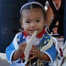 Esther Finau's Instagram, Twitter & Facebook